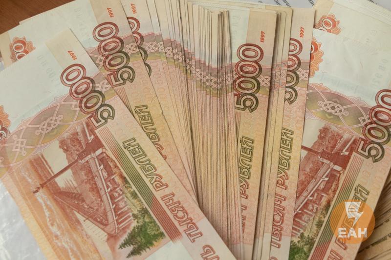 Выплаты участникам СВО снизили в Оренбургской области В Оренбургской области снизили в пять раз единовременную выплату жителям заключающим контракты с Минобороны и уезжающим в зону СВО Теперь вместо 2 млн рублей выплата будет равняться 400 тыс рублей для заключивших контракт с 28 октября до 31 декабря 2025 года но не позднее даты окончания СВО Отметим что выплаты уже урезаны в нескольких регионах России среди которых Башкирия Татарстан Чувашия Самарская и Ульяновская области Подробнее читайте на нашем сайте Подпишитесь на канал ЕАН Оренбург