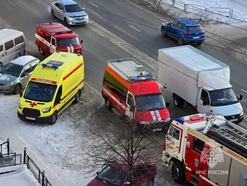 Пожар в отеле Мелиот потушили за считанные минуты В Челябинске пожарные ликвидировали возгорание в номере на пятом этаже отеля Мелиот Огонь охватил около двух квадратных метров Пострадавших нет Семь человек покинули здание самостоятельно ещё до прибытия спасателей