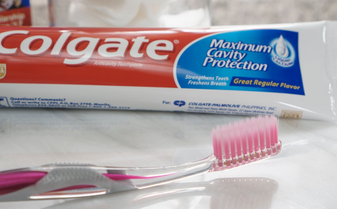 Роспотребнадзор следит за сообщениями о претензиях к зубной пасте Colgate В пресс-службе ведомства подчеркнули, что его приоритетная задача — безопасность потребителей. «В связи с появлением в СМИ информации о возможных претензиях к зубной пасте Colgate Total Clean Mint Роспотребнадзор уточняет, что для данной категории продукции отсутствует разрешительный порядок доступа на рынок. Ведомство проводит мониторинг безопасности товаров, представленных в Российской Федерации. Все случая выявления нарушений будут рассмотрены», — говорится в сообщении. Национальное агентство по надзору за здоровьем Бразилии ранее приостановило продажи указанной зубной пасты из-за сообщений о побочных реакциях. Подпишись на «Говорит Москва»