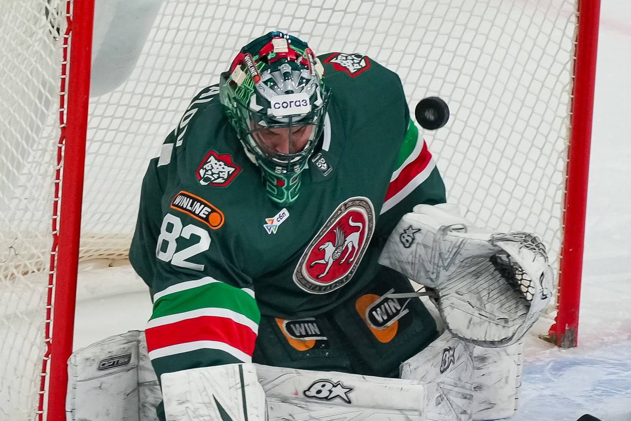 Ак Барс одержал третью победу в домашней серии над Трактором Ак Барс победил Трактор 5 3 в Казани в рамках регулярного чемпионата КХЛ Счет в этом матче открыли гости на 5 йминуте второго периода Голами в ворота казанцев отличился бывший игрок Ак Барса Егор Коршков а также Арсений Коромыслов и Андрей Никонов Читать полностью