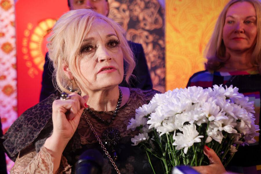Brand Analytics: количество упоминаний Надежды Кадышевой в постах и комментариях в соцсети «ВКонтакте» в мае выросло на 32% Дзен Новости: Надежда Кадышева обошла Shaman, Бузову и Басту по числу упоминаний в СМИ. Ну что? У нас новый трендсеттер?