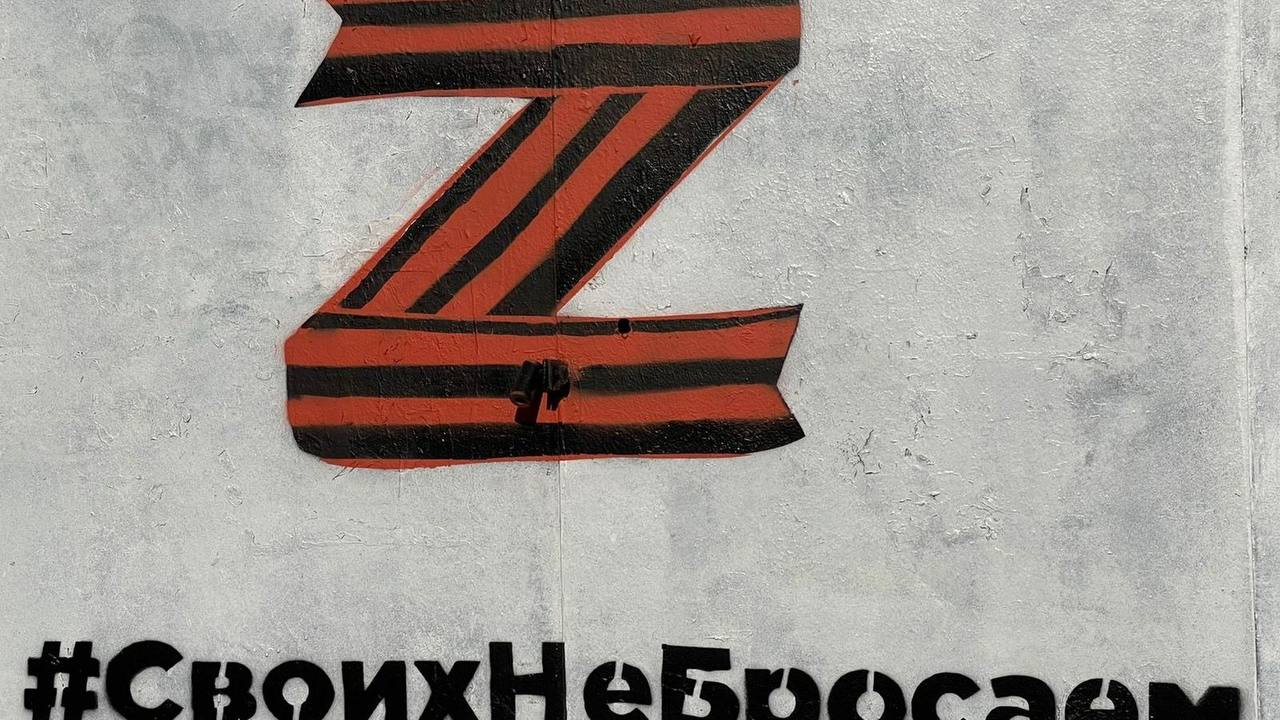 Квоты на рабочие места для ветеранов СВО предложили ввести в Приморье Депутаты ЗС ПК Антон Волошко и Андрей Андрейченко вынесли на общественное обсуждение законопроект о квотировании рабочих мест для ветеранов боевых действий. Документ обязывает работодателей с численностью от 35 до 100 сотрудников выделять минимум 3% вакансий для ветеранов, а при штате свыше 100 человек — 5%. Жители края могут оставить свои предложения до 29 мая. Законопроект призван усилить поддержку ветеранов и будет доработан с учетом мнений общественности и бизнеса. Авторы рассчитывают на широкую поддержку и распространение инициативы в других регионах. О своей деятельности депутаты действующего, седьмого созыва рассказывают: В официальном телеграм-канале ЗСПК, на страницах в «Одноклассниках» и во «ВКонтакте». Посмотреть видео с комментариями народных избранников можно и на RUTUBE.