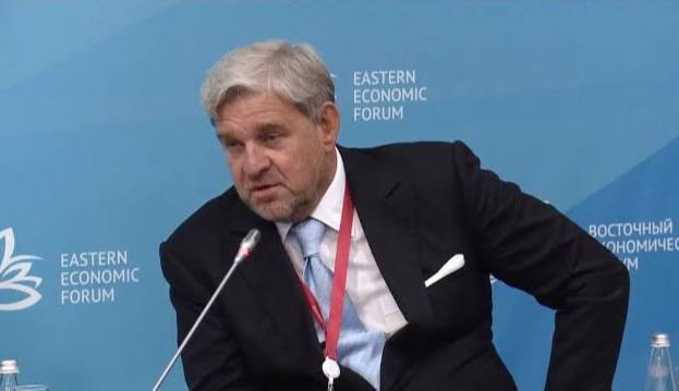 Дарькин уходит с гавани экс губернатор продаёт долю в рыбном порту Владивостока за 220 млн Бывший губернатор Приморья Сергей Дарькин решил продать контроль в Владивостокском морском рыбном порту Сделка на 220 млн уже одобрена акционерами Покупателем выступит сам порт фактически выкуп у собственника Дарькин контролировал 52 через Геотэкс и связанную с супругой компанию Тигр Инфраструктура Сначала порт выкупит у него долю за 127 млн а затем ещё 93 млн у Тигра Оплата в рублях частями и в кредит на четыре года вперёд Реклама