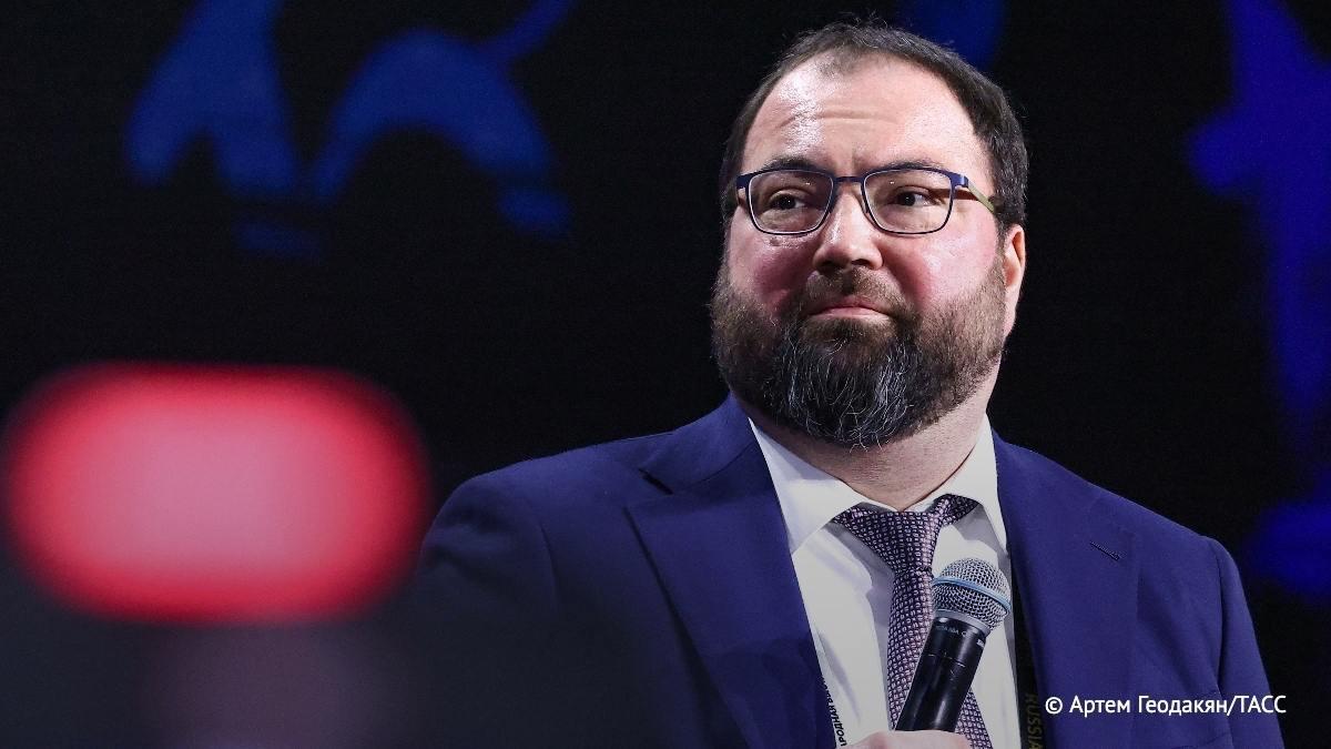 Стандарт, по которому конкурентный доступ в новостройки будет у разных провайдеров, могут ввести в России в ближайшие год-два, заявил Шадаев.
