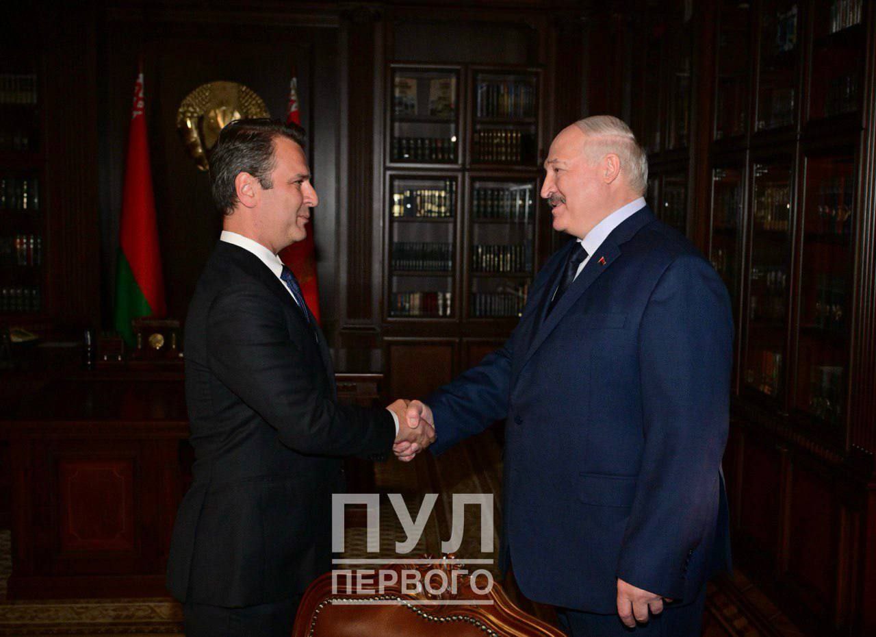 Президент Беларуси Александр Лукашенко дал интервью американскому журналу Time   Автором интервью выступил корреспондент Саймон Шустер.    Полное интервью Александра Лукашенко журналу Time – по ссылке.  #1регион   Больше новостей с