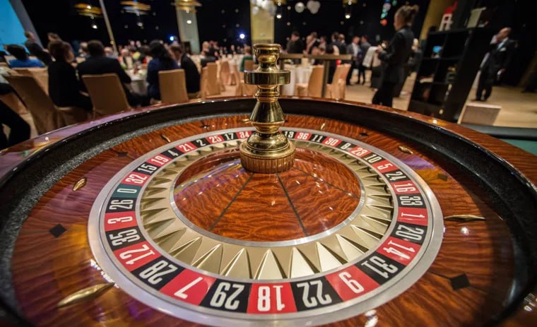 Шестая игорная зона может появиться в России Кабмин одобрил законопроект Минфина о создании такого объекта в Республике Алтай Сейчас на территории страны функционируют четыре игорные зоны в Алтайском Приморском и Краснодарском краях в Калининградской области Пятая в Крыму пока на стадии строительства Расширение позволит создать новые рабочие места и значительно увеличить турпоток в регион уверены авторы законопроекта jkinvest news jkinvest