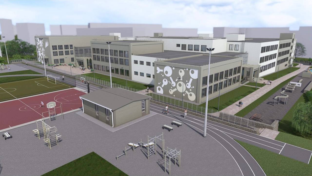 Для строительства школы в Солнечном нашли подрядчика На торгах победила компания ООО Стройтехмонтаж Организация начнет возводить здание уже в феврале 2026 года Школа для 1100 учеников появится около дома на Соколовской 72 Там будет 4 вестибюля актовый зал кабинет кулинарии и домоводства универсальная студия 4 спортзала и учебные классы Закончить стройку должны в 2027 году Стоимость контракта 2 49 миллиарда рублей рассказали в департаменте градостроительства Фото gradvestnik eniseytv