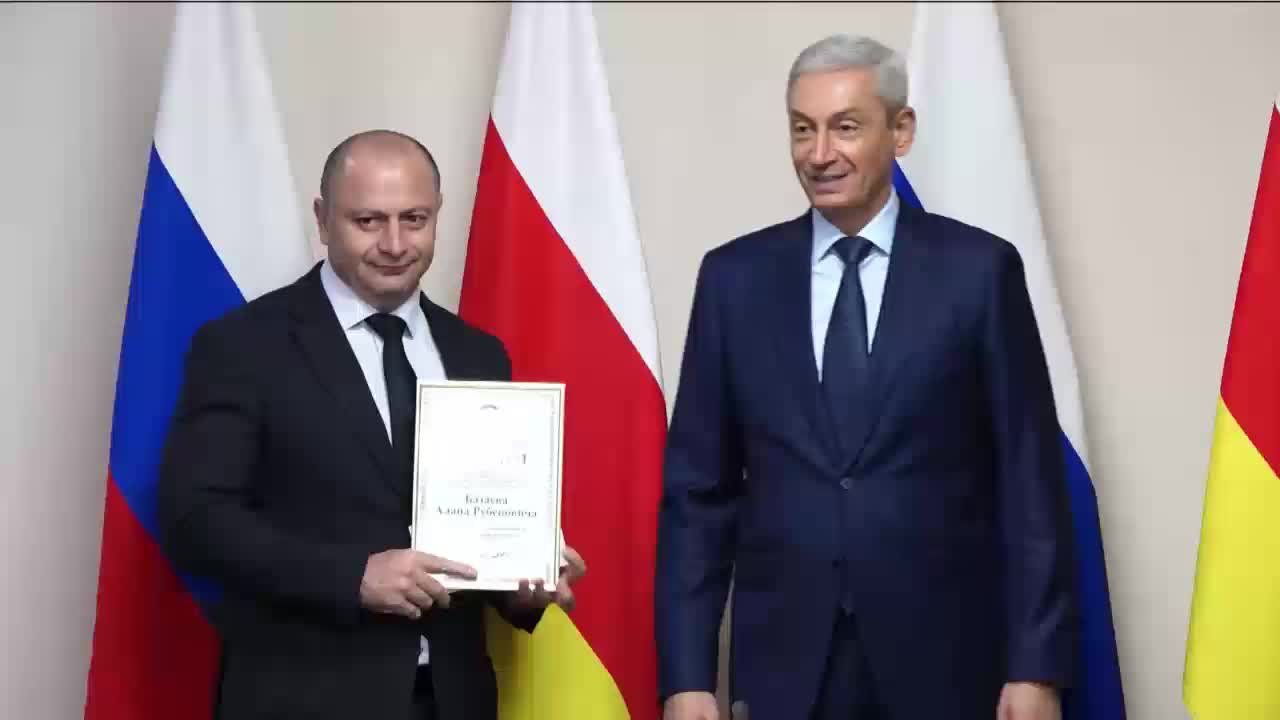 Борис Джанаев вручил премии за достижения в молодежной политике Северной Осетии