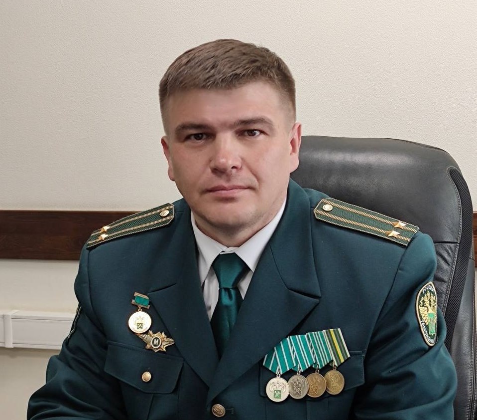 Назначен начальник Уссурийской таможни   seanews ru 2025 10 21 ru naznachen nachalnik ussurijskoj tamozhni Исполняющий обязанности начальника Бурятской таможни Евгений Данилов с 21 октября назначен начальником Уссурийской таможни Е Данилов в таможенных органах с 2004 года Свой карьерный путь начал в должности государственного таможенного инспектора Комсомольского на Амуре таможенного поста Амурской таможни Работал в отделах таможенного досмотра и таможенного контроля Амурской таможни В 2011 2024 был заместителем начальника Комсомольского на Амуре таможенного поста руководил Бикинским