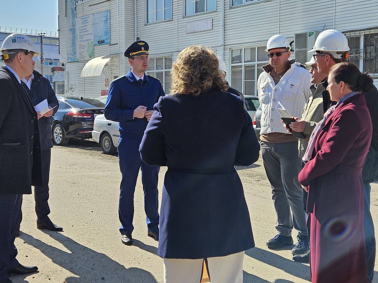 Прокурором Курганинского района проверено строительство поликлиники, возводимой в рамках национального проекта   Прокурором Курганинского района Ильей Лабашевым проинспектировано капитальноестроительство объекта «Поликлиника на 500 посещений в смену ГБУЗ «Курганинская центральная районная больница» МЗ КК», возводимого в рамках национального проекта.  В ходе проверки с участием представителей администрации муниципального образования Курганинский район, ГБУЗ «Курганинсккая ЦРБ», ГКУ «Главное управления строительства Краснодарского края», подрядчика ООО ПО «ГИРАКС» заслушан отчет о проделанной работе, вынесены на обсуждение проблемные вопросы, препятствующие вводу объекта в эксплуатацию, выработаны пути их решения.  Вопросы полноты и эффективности принимаемых мер, направленных на выполнение строительных работ, ход и исполнение находятся на контроле прокуратуры района.