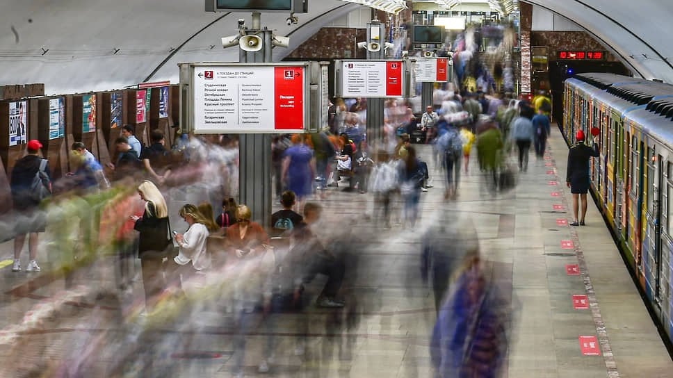 Пассажиропоток новосибирского метрополитена вырос на 1,795 млн человек по итогам января-октября 2024-го в сравнении с тем же периодом прошлого года.   Рост составил 2,6%. На данный момент услугами метрополитена воспользовались более 71,5 млн человек.   По итогам прошлого года объем пассажироперевозок в метро Новосибирска составил 84,5 млн пассажиров, что на 9% больше 2022-го.   Подписывайтесь на «Ъ-Сибирь»