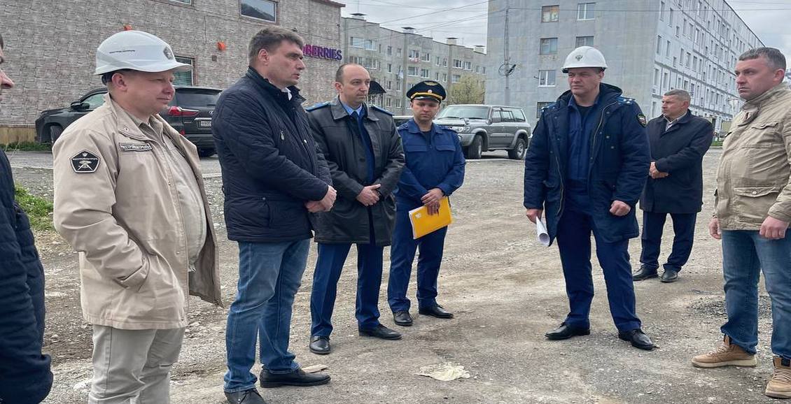 В Вилючинске прокуроры наведались к нерадивому подрядчику Камчатские прокуроры проверили строительство нового жилого комплекса в микрорайоне Приморский в Вилючинске. Подрядную организацию предупредили об ответственности за исполнение контракта. Нажмите для подробностей -