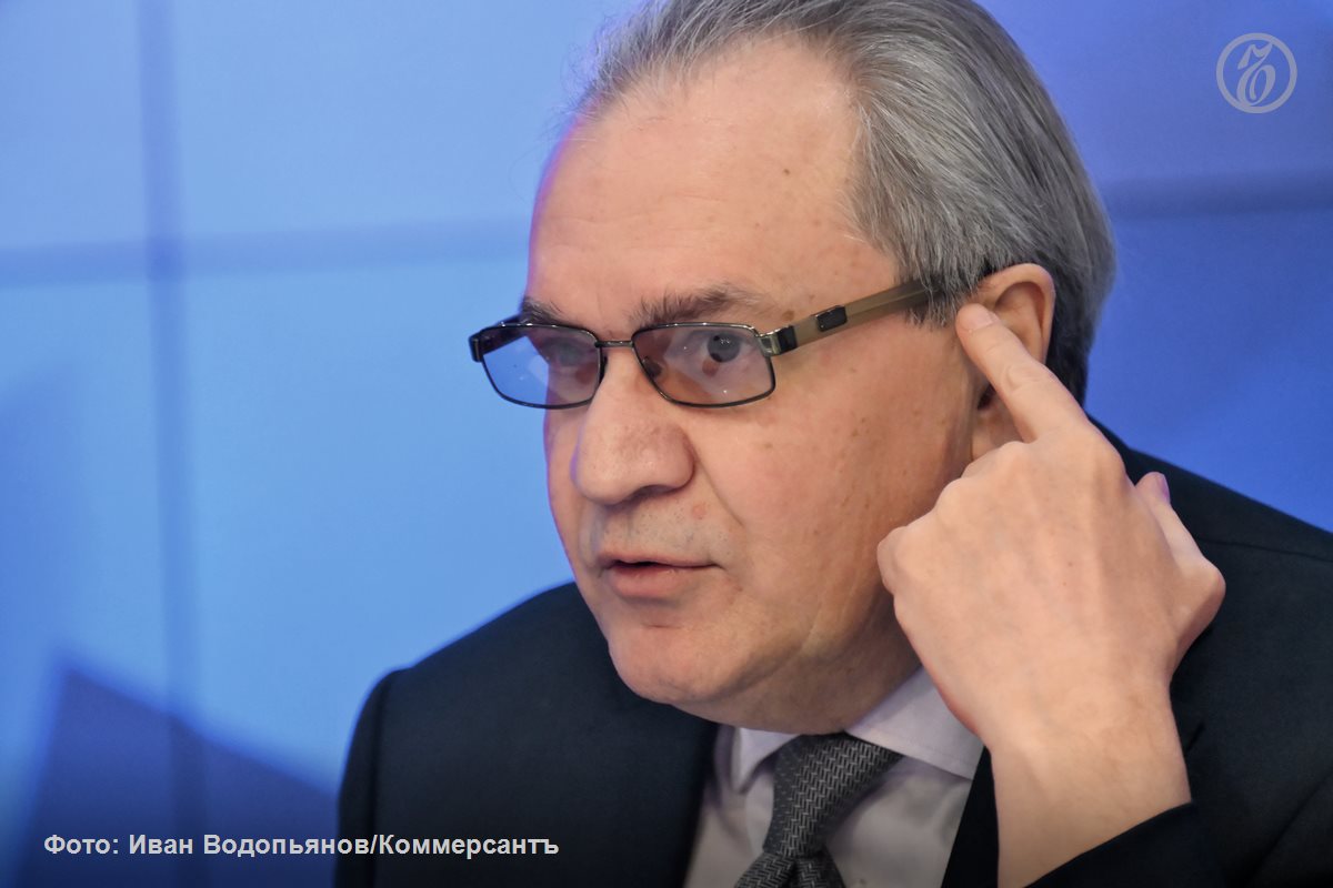 Крупные Telegram каналы может быть стоит приравнять к СМИ сказал глава СПЧ Валерий Фадеев отвечая на вопрос Ведомостей По его мнению сейчас крупные каналы и блогеры хотят обладать правами журналистов однако не хотят нести ответственность Публиковать сцены реальных убийств табу которое вырабатывает для себя цивилизованное общество публиковать видео расправ это игра за гранью дозволенного сказал Валерий Фадеев 16 декабря СПЧ призвал Telegram каналы и СМИ удалить фото и видео нападения на школу в Одинцово в результате которого погиб ребенок В СПЧ тогда заявили что будут добиваться введения ответственности для блогеров за публикацию такого контента   Подписывайтесь на Ъ Оставляйте бусты