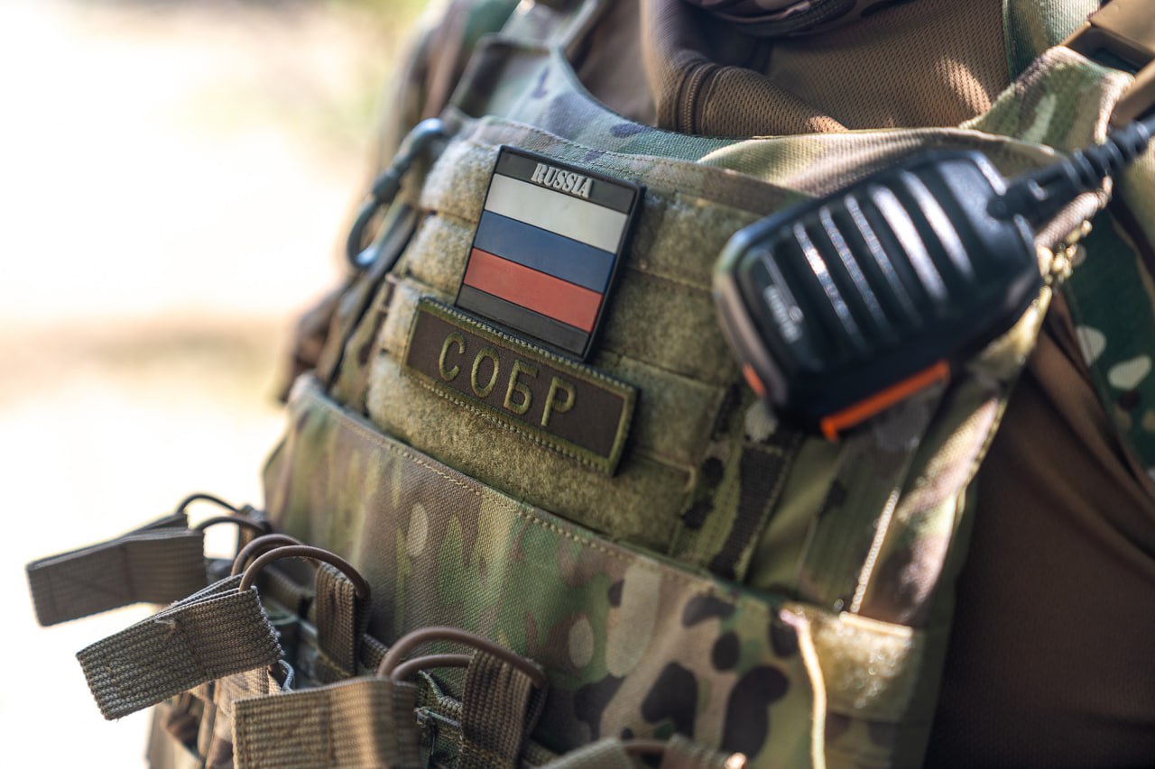 В Усть-Лабинске при содействии Росгвардии задержан подозреваемый в незаконном обороте сильнодействующих веществ Сотрудники СОБР «Кубань» регионального управления Росгвардии оказали силовую поддержку коллегам из МВД России при задержании 36-летнего жителя Усть-Лабинска, подозреваемого в незаконном обороте сильнодействующих веществ. В багажнике автомобиля, принадлежащего задержанному, были обнаружены и изъяты 840 капсул прегабалина и 50 таблеток трамадола, которые предназначались для дальнейшего сбыта. Возбуждено уголовное дело. #Росгвардия #Кубань #Усть_Лабинск