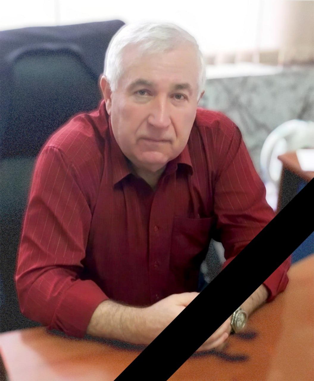 Сегодня после тяжелой болезни на 71 м году жизни скончался Александр Алексеевич Сахно Он родился в 1955 году в селе Гришковском тогда еще Красноармейского района После окончания института работал в сфере строительства в Красноармейской МСО С 2002 возглавлял ООО Полтавский земельный центр Был удостоен звания Заслуженный землеустроитель Кубани За отличные показатели в работе неоднократно отмечался наградами краевой районной и сельской администрацией Награжден премией Государственной Думы РФ Лучшая компания в области качества продукции и услуг в 2012 году В 2011 году возглавляемая им организация получила статус Лидер экономики Александр Алексеевич вел активную общественную жизнь занимался развитием спорта С 2015 по 2019 годы был председателем районной федерации футбола Все кто его знал отзываются о нем как об открытом приветливом порядочном человеке Он вырастил двоих детей и был заботливым дедушкой для четверых внуков Прощание с Александром Алексеевичем Сахно состоится завтра 4 октября в 11 30 по адресу станица Полтавская переулок Невский дом 1 Лента коротких новостей в MAX