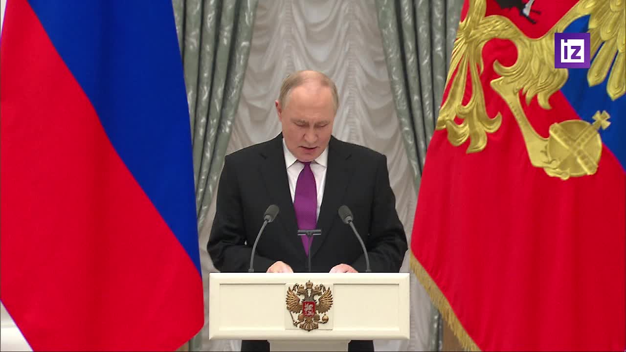 Путин поручил разработать дорожную карту по добыче редкоземельных металлов