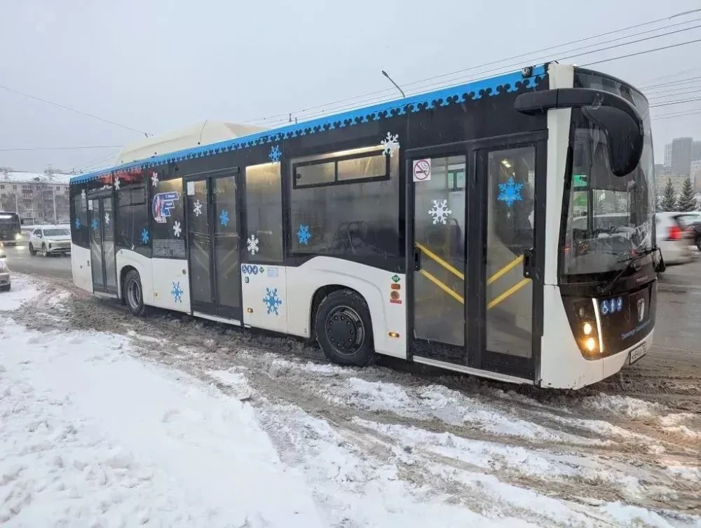 Автопарк Башавтотранса в этом году пополнят 83 новых автобуса Частные перевозчики по финансовой возможности также продолжат обновлять свой подвижной состав сообщил начальник Управления транспорта и связи администрации Уфы Олег Хмарин в ходе оперативного совещания На сегодня городские маршруты обслуживают 10 частников В среднем на линии выходят 913 автобусов 40 троллейбусов и 29 трамваев