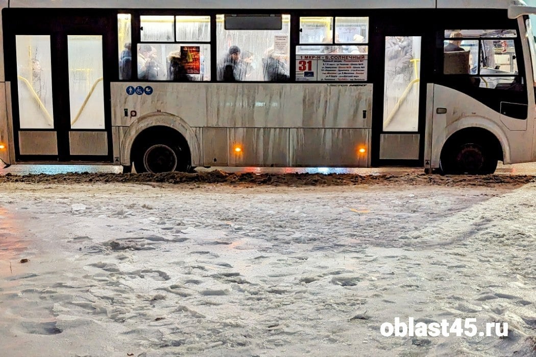 В Кургане некоторые автобусы временно изменят свои маршруты   Завтра, 22 ноября, в Кургане на улице Фарафонова, в связи с устранением аварии, некоторые автобусы начнут ездить ездить по изменённым маршрутам.    Подробности по ссылке