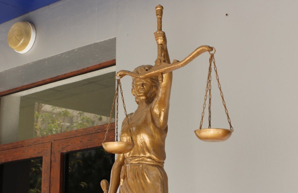 В Андижане вынесли приговор экс председателю суда задержанному за мошенничество и взяточничество   repost uz sel po dvum statyam Подписывайтесь на Repost