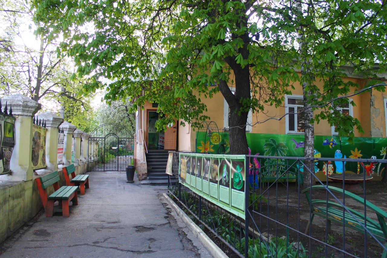 В Туле до конца лета отремонтируют объект культурного наследия «Жилой дом Баташевых» на Октябрьской улице. Цена вопроса — 3 919 560 рублей, заказчиком выступает Тульский областной экзотариум. В здании необходимо отремонтировать системы водо- и теплоснабжения, водоотведения. Из требований: подрядчик должен получить разрешение на проведение работ в инспекции по государственной охране объектов культурного наследия, а ремонт должен проводиться без прекращения эксплуатации здания.
