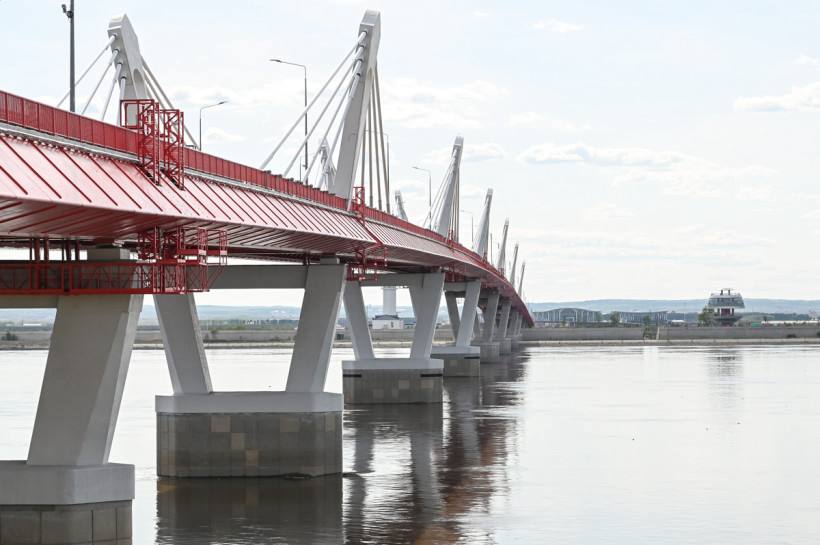 К 1 сентября учебник по истории России получит обновление с фотографией моста Благовещенск Хэйхэ По инициативе регионального отделения Российского военно исторического общества в Амурской области в учебник История России для 11 класса добавят фотографию и информацию об этом международном объекте Обновление коснется параграфа Внешняя политика в начале XXI века Россия в современном мире а именно раздела о взаимоотношениях России и Китая ampravda