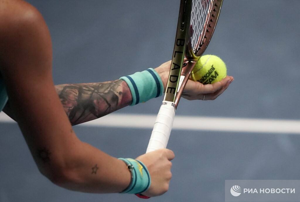 Сайт Australian Open указал гражданство российских теннисисток в заявочных листах пар В заявочных списках напротив фамилий россиянок стоит обозначение страны RUS Данная приписка отмечена у теннисисток Людмилы Самсоновой Дианы Шнайдер Ирины Хромачевой Александры Пановой Анастасии Павлюченковой Анны Калинской Анны Блинковой Веры Звонаревой Марии Козыревой и Елены Приданкиной Подписывайтесь на РИА Новости Спорт в MAX