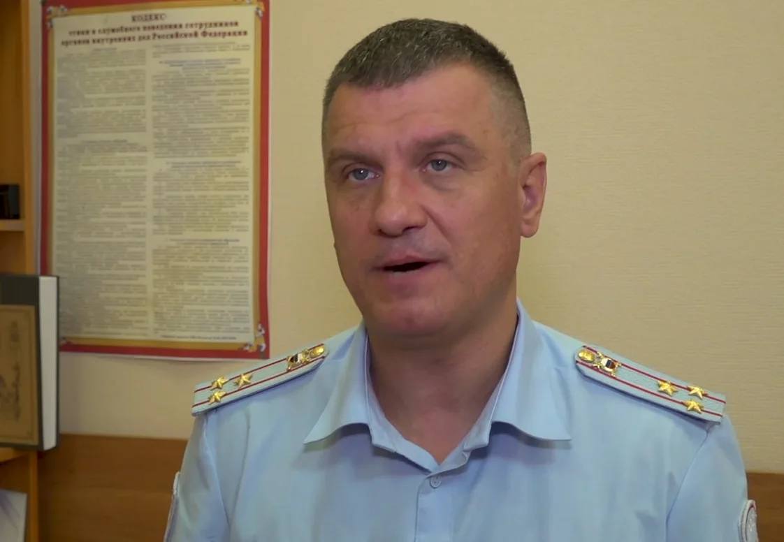 Главу пресс службы петербургской полиции задержали полковника Степченко подозревают в получении взятки По версии СК Степченко направлял ежедневные сводки происшествий и записи с камер видеонаблюдения сотруднику новостного портала за вознаграждение Вячеслав Степченко возглавлял пресс службу ГУ МВД по СПб и ЛО последние 20 лет Дмитрий Никотин Подписаться