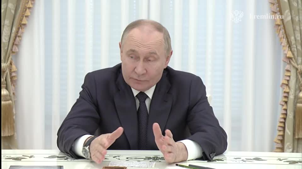 Путин поддерживает обязательный ЕГЭ по истории и новые подходы к учебникам