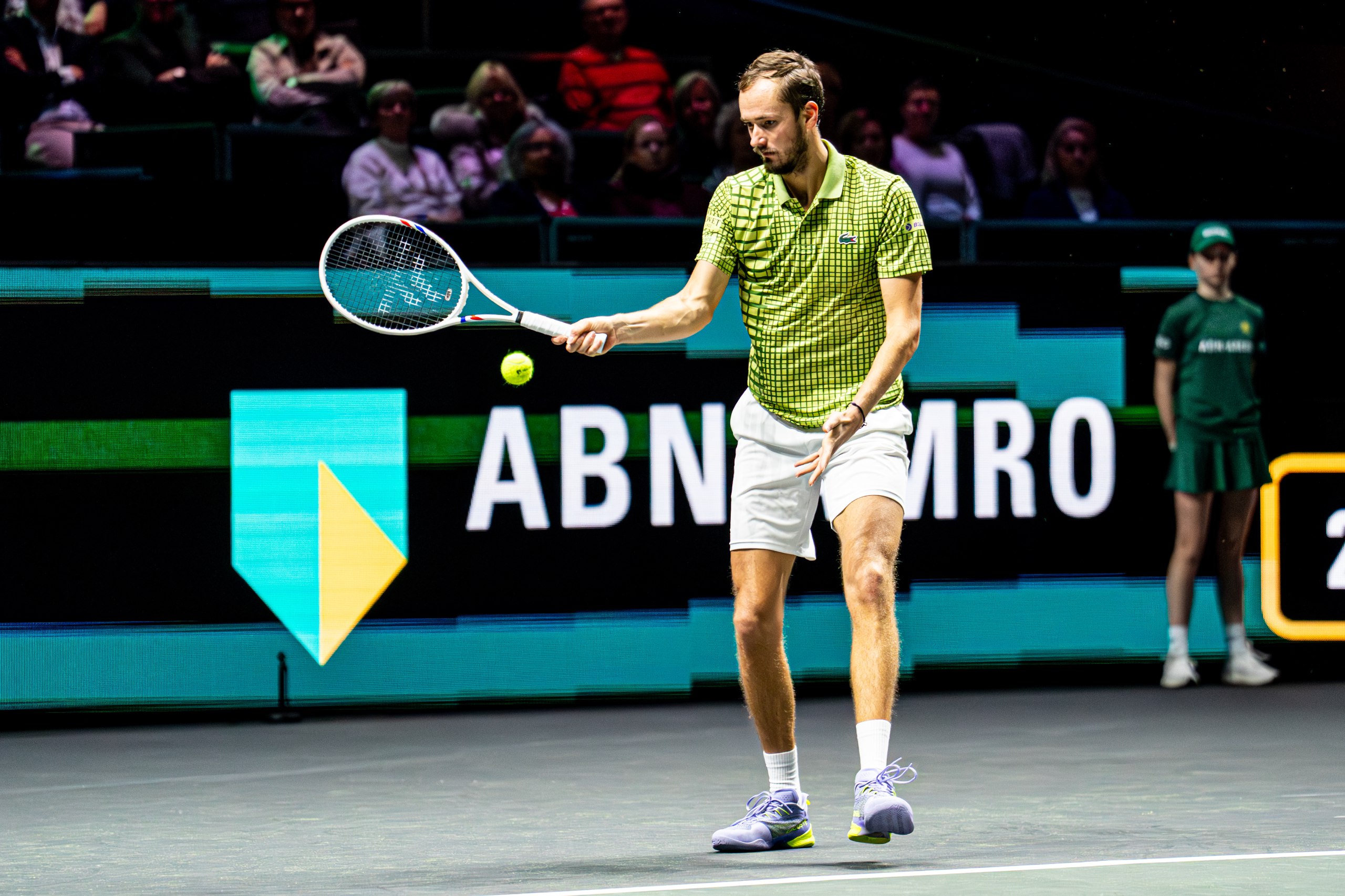 Даниил Медведев начал с победы на турнире АТР 500 в Катаре На старте обыгран китаец Шан Цзюньчэн со счётом 6 4 6 2 Следующий соперник победитель пары Эчарги Тунис Циципас Греция news matchtv Calvino Alonso BSR Agency Getty Images