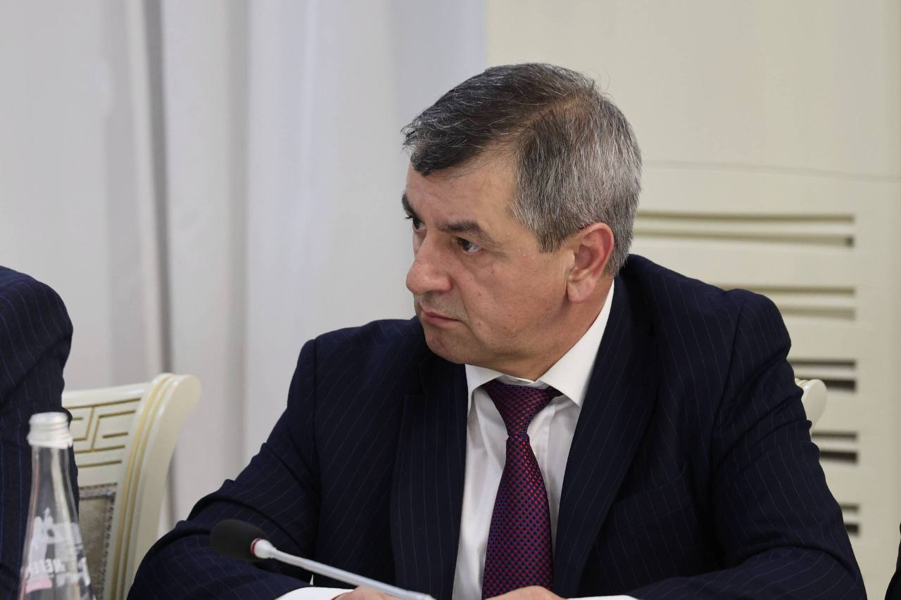 Нюсрет Омаров назначен Государственным секретарем Республики Дагестан Соответствующий Указ о назначении подписал сегодня Сергей Меликов Напомним ранее Нюсрет Омаров занимал должность полномочного представителя главы Дагестана в Народном Собрании РД