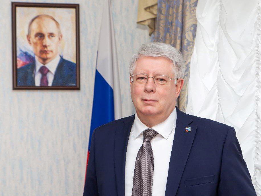 Из статьи Посла России в Казахстане А.Н.Бородавкина для журнала «The Eurasian»   «Удовлетворение вызывают результаты российско-казахстанского экономического сотрудничества и интеграции в рамках ЕАЭС.    В прошлом году торговля между нашими странами превысила $28 млрд, а среди иностранных инвесторов в 2024 г. Россия вышла на первое место. По неофициальным данным, накопленная сумма инвестиций России в Казахстане составляет порядка $56 млрд. <...> Доля национальных валют в расчетах между нашими странами достигла 90%.  <...>    Россия и   Казахстан объединяют усилия в развитии транспортной взаимосвязанности в Евразии.    Особенно перспективным представляется в этой связи обустройство маршрута «Север — Юг», который соединяет   Россию,   Казахстан,   Туркменистан и   Иран с выходом в Персидский залив, а также предполагает задействование территорий   Узбекистана,   Афганистана и   Пакистана для формирования транзитной сети смешанных грузопассажирских перевозок»  #ЕАЭС #общее