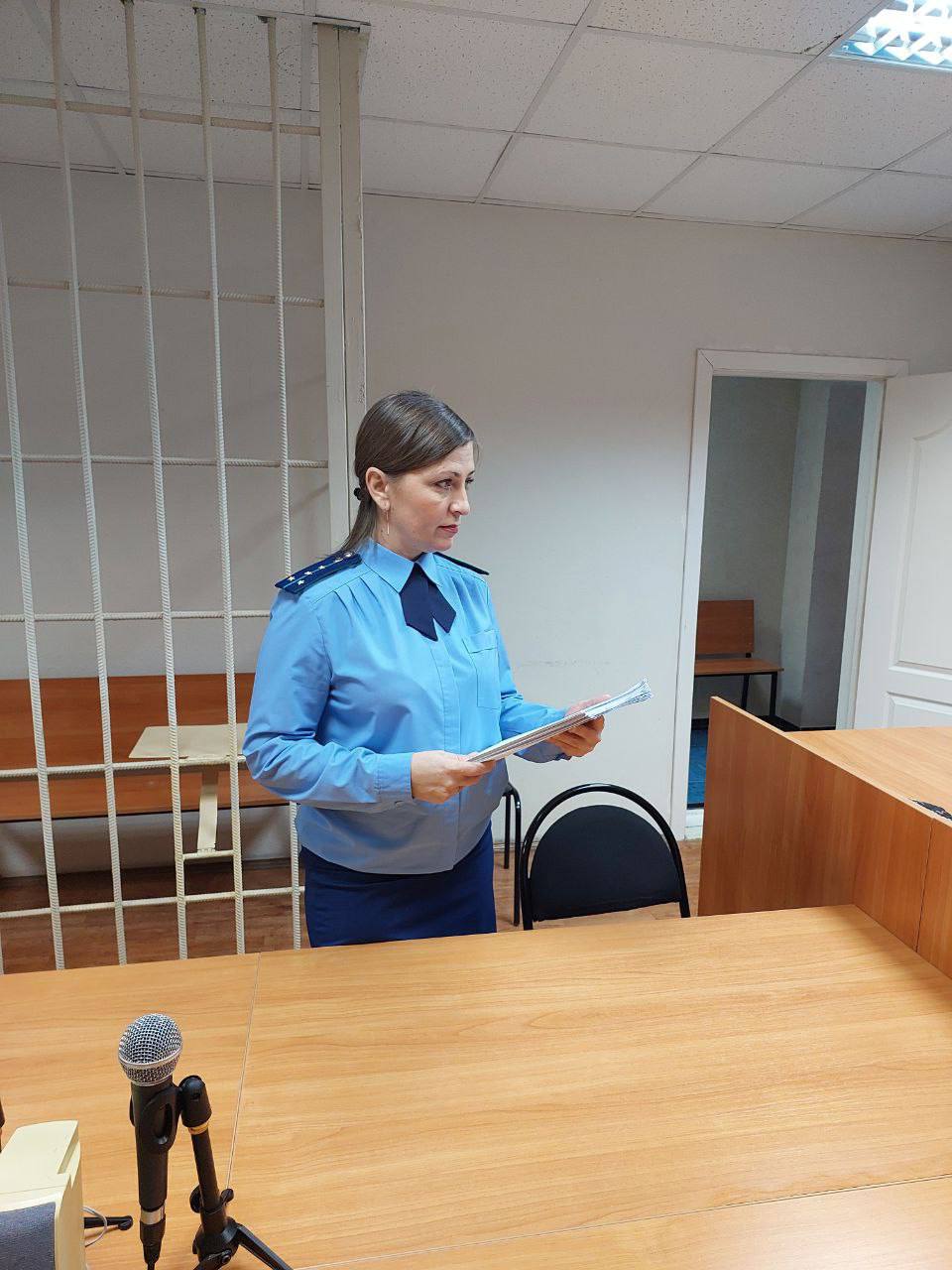 В Надыме вынесен приговор по факту неисполнения обязанности по уведомлению госоргана в сфере миграции о наличии права на постоянное проживание в иностранном государстве   Установлено что в июле 2014 года мужчина получил вид на жительства иностранного государства Украина При этом до августа 2025 года не сообщил об этом в федеральный орган в сфере миграции по месту жительства тем самым нарушил порядок обеспечивающий нормальную деятельность федеральных органов исполнительной власти Российской Федерации по контролю и надзору в сфере миграции   Подробности на сайте ведомства