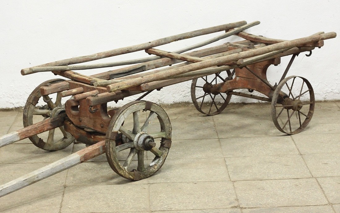 Разбираем Telega по винтикам бесплатный сыр только в мышеловке Что на самом деле скрывается за обещаниями улучшенного Telegram с бесплатным прокси После декомпиляции и полной деобфускации APK Телеги картина прояснилась Разработчики не зря так старательно превращали код в нечитаемую кашу приложение оказалось настоящим комбайном по сбору данных плотно интегрированным с VK MyTracker отслеживает буквально каждый шаг от ввода номера телефона до использования VPN привязывая всё к ID пользователя Звонки маршрутизируются через сервера OK ru а хвалёный безопасный прокси просто централизованная мышеловка И это не говоря о заготовках для цензуры и забавном сайте на Tilda Погрузимся в технические кишки этого пациента