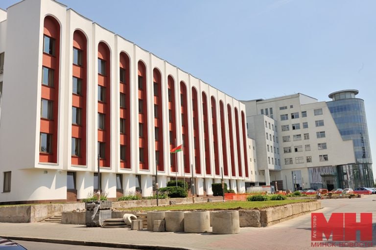 Минская международная конференция по безопасности пройдет 28-29 октября. Ключевым элементом станет обсуждение следующих шагов по разработке Хартии многополярности и многообразия в XXI веке, рассказал пресс-секретарь МИД Беларуси Руслан Варанков. «Минск-Новости» MINSKNEWS.BY Telegram Viber FB VK Inst TikTok YouTube