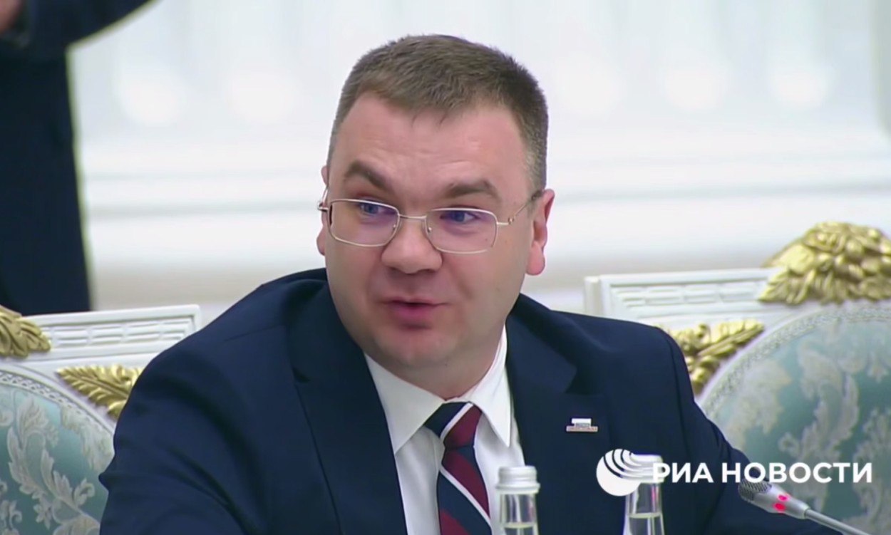 Эдуард Соснин хочет сделать Пермь лучшим городом России  Глава Перми Эдуард Соснин выступил на заседании наблюдательного совета АНО «Россия – страна возможностей», проходившего в Москве под председательством президента РФ Владимира Путина.  «Я хочу сделать город Пермь лучшим городом в России, — заявил господин Соснин. — Я хочу запомниться таким мэром, при котором за долгие годы население растет. А что для этого нужно сделать? Нам нужно сделать жизнь в городе более комфортной и безопасной. Я хочу, чтобы мои трое детей гордились папой, любили свою малую родину и оставались жить в Перми. А если даже уедут ненадолго учиться, то обязательно вернутся, заведут семьи, родят детей. Многое получается, много удается. Приезжайте в гости, убедитесь сами».   «Россия – страна возможностей» — автономная некоммерческая организация, созданная по инициативе президента РФ Владимира Путина 22 мая 2018 года.