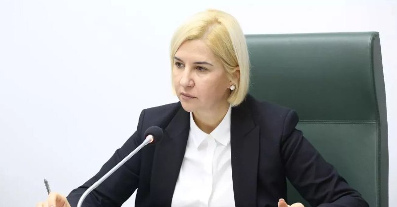 Польша запретила въезд в страну экс главе Гагаузии и председателю партии Сердце Молдовы Ирине Влах В заявлении на сайте польского МИД отмечается что запрет на въезд на территорию Республики Польша в отношении Ирины Влах был установлен на пять лет Аналогичные меры в отношении Влах ранее ввели Канада и Литва отмечает дипведомство В начале сентября Влах сообщила об обысках у активистов По её словам власти Молдовы перешли на новый уровень в попытках заставить представителей партии замолчать