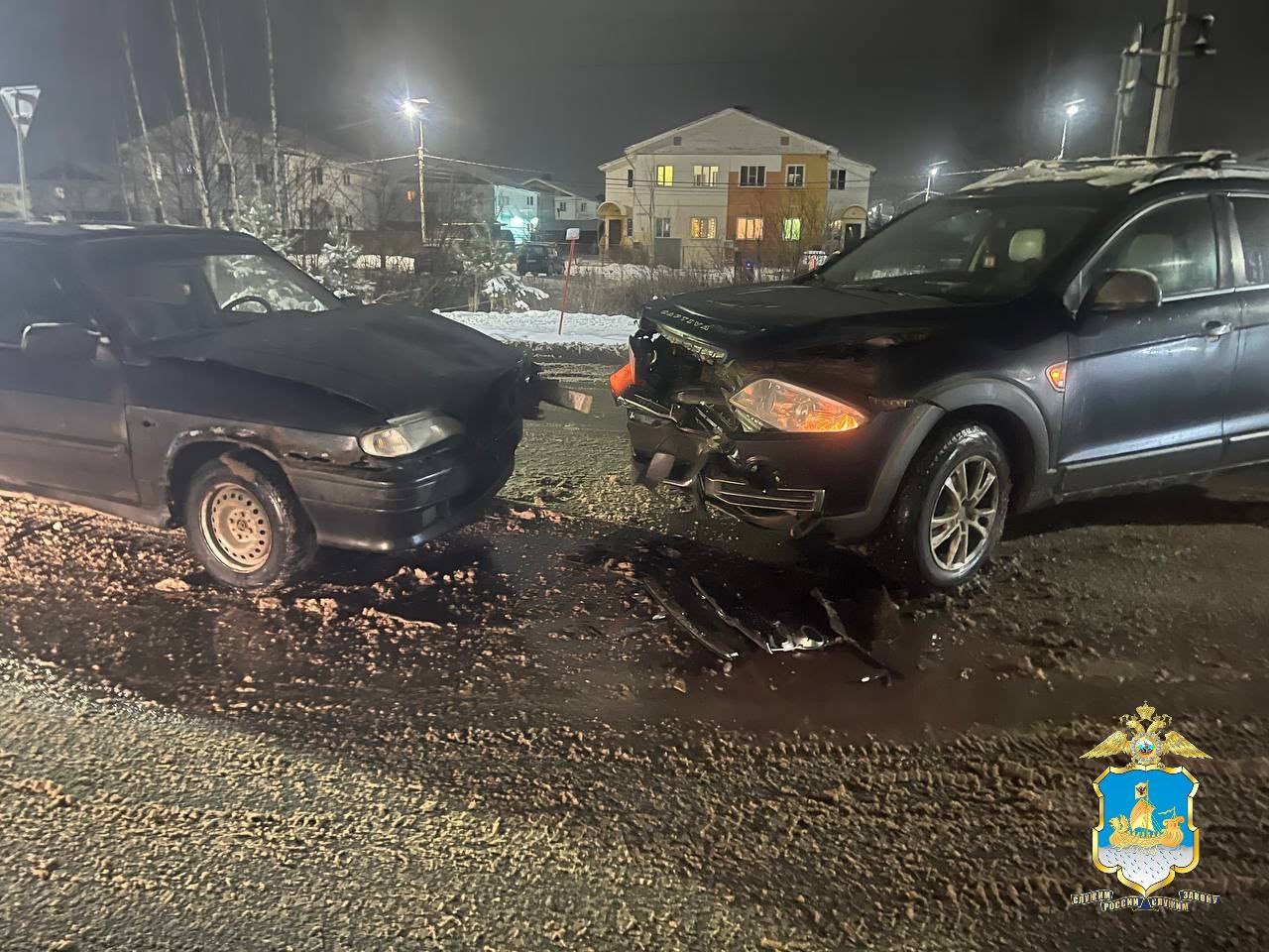 Две девочки пострадали в автоаварии на окраине Костромы ДТП случилось сегодня в Поселке Первый Госавтоинспекция УМВД России по г Костроме проводит проверку по факту дорожно транспортного происшествия с участием несовершеннолетних На улице Апраксинский проезд произошло столкновение автомобилей Шевроле Каптива и ВАЗ 2114 Две юные пассажирки автомобиля Шевроле девочки 8 и 12 лет получили телесные повреждения