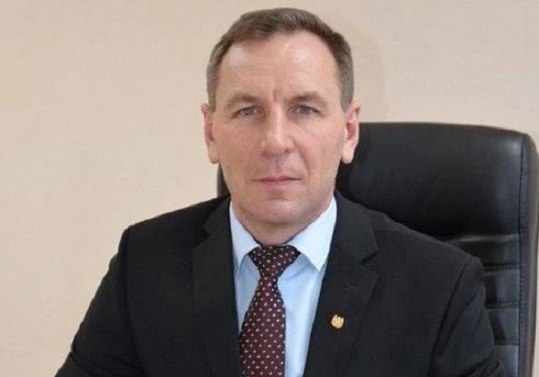 Глава Томской области Владимир Мазур назначил начальником департамента охотничьего и рыбного хозяйства региона экс-главу Кривошеинского района Андрея Коломина. Андрей Николаевич Коломин – уроженец Кривошеинского района, он родился в 1973 году в поселке Красный Яр. Окончил ТГПУ по специальности «юриспруденция». Несколько лет отдал военной службе, затем работал в Томске на одном из рыбных предприятий. С 1998 года был участковым уполномоченным полиции в селе Кривошеино. С 2012 по 2020 год возглавлял Красноярское сельское поселение Кривошеинского района. В декабре 2020 года стал главой Кривошеинского района Томской области. Подробнее – на Бабре #томск