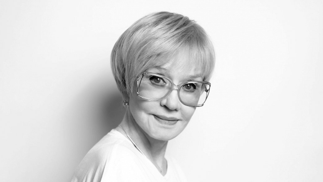 Умерла народная артистка РФ Вера Алентова Сегодня её экстренно госпитализировали с церемонии прощания с актёром Анатолием Лобоцким Алентова получила известность благодаря роли в фильме Москва слезам не верит