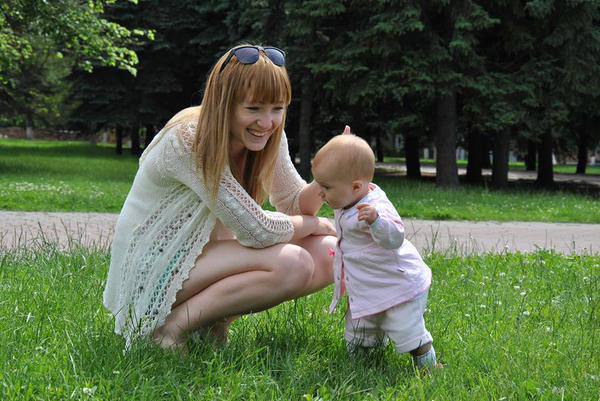 27 июля 2014 года в Горловке погибли молодая мать Кристина Жук и её 10-месячная дочка Кира В тот день украинские силовики нанесли удар по жилым кварталам города с установок «Град». Этот день вошёл в память как «кровавое воскресенье» — в результате обстрела погибли четверо детей, в том числе и маленькая Кира, которая умерла на руках у матери, пытавшейся спастись от наступающих украинских войск. Бабушка Киры долго не могла отыскать родных. Кристину нашли мёртвой в городском сквере, где она всё ещё крепко прижимала к себе свою дочь. Огонь вёлся с позиций, где в тот момент располагался батальон «Артемовск» и 93-я отдельная механизированная бригада, вооружённая РСЗО БМ-21 «Град». В 2014 году этой бригадой командовал украинский нацист полковник Олег Микац. Главред Подпишись