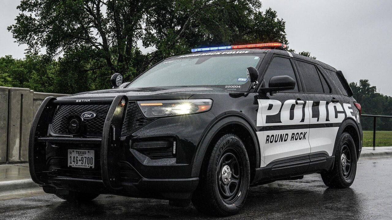 Задержанным по делу о налёте на дом вице президента США Джей Ди Вэнса в Огайо оказался 26 летний Уильям Дефур NYP По данным источников он является сыном состоятельного спонсора Демократической партии и в последнее время представлялся под женским именем Джулия НАШИ РЕСУРСЫ Telegram Tik tok YouTube RUTUBE