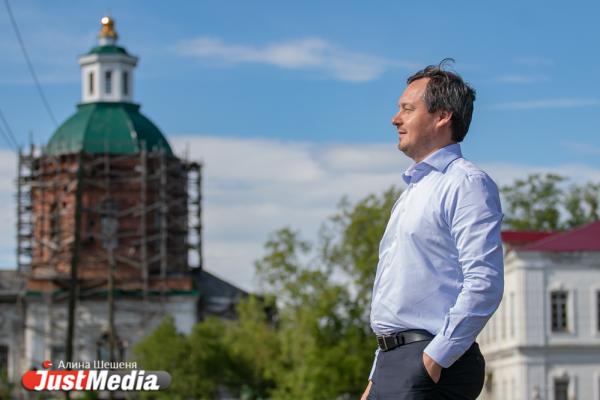 Глава Сысерти Дмитрий Нисковских поборется за кресло мэра Екатеринбурга Такое решение принял Совет муниципальных образований Свердловской области по итогам заседания проведенного на полях форума Города России в столице Урала Также организация внесла кандидатуру действующего мэра Алексея Орлова ранее выдвинутого Единой Россией justmediaru