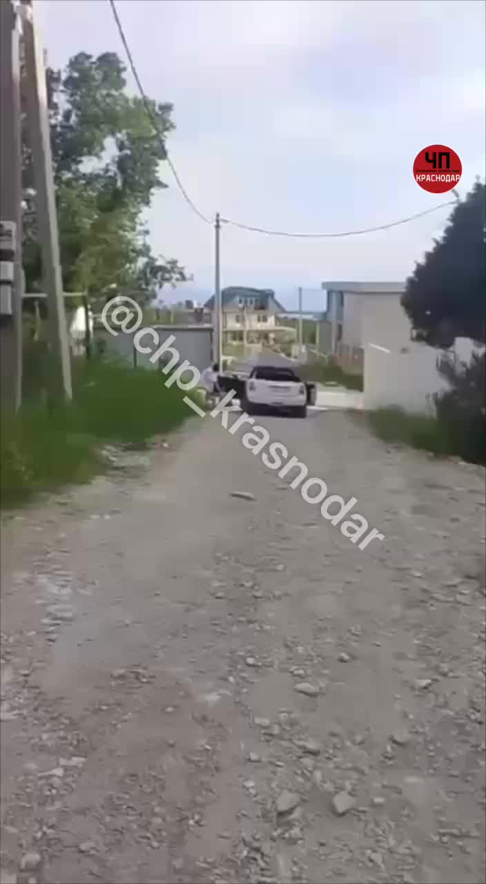 Конфликт в Кабардинке: блогерша напала на школьников во время празднования Дня защиты детей