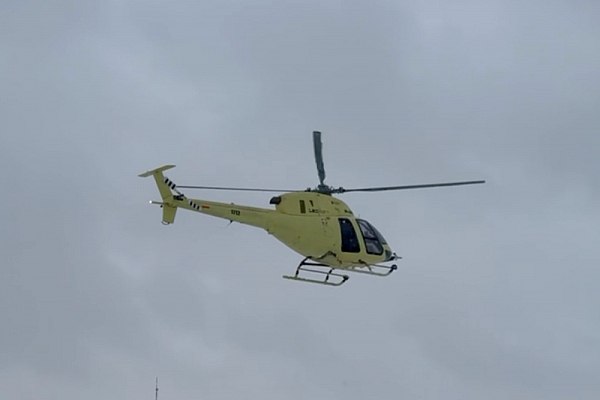 Стартовали летные испытания вертолета Ми 34М1 с двигателем ВК 650В Холдинг Вертолеты России начал летные испытания опытного образца легкого однодвигательного многоцелевого Ми 34М1 Машина получила российскую газотурбинную силовую установку ВК 650В разработки входящей в Ростех ОДК Кроме того вертолет оснащен современными бортовыми системами российского производства Об этом сообщает AVIA RU со ссылкой на данные Ростеха В ходе испытаний проверены устойчивость и управляемость Ми 34М1 определены нагрузки на основные агрегаты в режиме горизонтального полета с выполнением разворотов aviaru net n291313