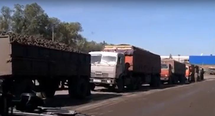 Заключен контракт на возведение автоматического пункта весового и габаритного контроля на дороге в Свердловском районе. Он появится на дороге Змиевка – Глазуновка – Тросна, делать будет «Русоператор», с ним подписан контракт. Об этом сообщил Департамент дорожного хозяйства. Финансирование проекта будет осуществляться за счет средств областного бюджета. Строительство разделено на два этапа: сначала подрядчик подготовит рабочую документацию, а затем приступит к монтажным работам. Завершить работу и ввести объект в эксплуатацию планируется до конца 2025 года. Контроль параметров будут проводить, не требуя останавливаться, снижать скорость или менять полосу движения. Все данные грузовых машин будут считываться автоматически: общая масса, осевые нагрузки и габариты. Таких пунктов автоматического контроля в нашем регионе будет два. Еще один - на автодороге Болхов – Мценск – Новосиль. Работы пройдут в рамках национального проекта «Инфраструктура для жизни».