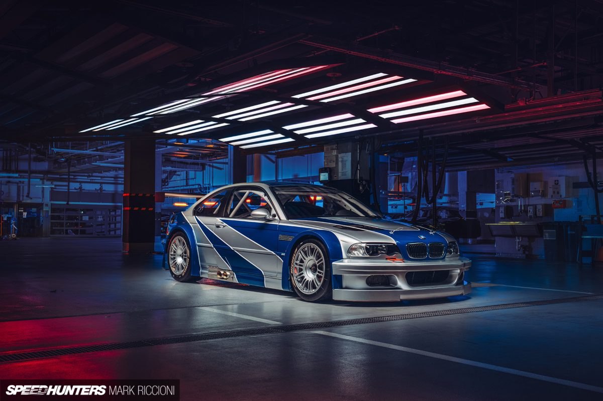 BMW и Speedhunters воссоздали в реальной жизни легендарный автомобиль BMW M3 GTR в честь 30-летия гоночной серии видеоигр Need for Speed — в гонках NFS Unbound вышло обновление в стиле Most Wanted.  Начиная с 1994 года серия Need for Speed покоряет геймеров по всему миру, предлагая сотни марок, моделей и модификаций автомобилей в каждой игре. Но если бы вам пришлось выбрать всего одну машину, которая идеально передает суть Need for Speed  ​​— независимо от ее стоимости, редкости и возраста — какая модель приходит вам на ум и почему это M3 GTR из Most Wanted 2005 года…?  Ладно, мы забегаем вперед. Некоторые из наших более опытных геймеров могут быть привлечены Lamborghini Diablo из Hot Pursuit или R34 Skyline Эдди, ставший знаменитым в Underground. Но неважно, новичок вы или ветеран этой серии, BMW M3 GTR  05 в своей культовой сине-серебристой ливрее всегда будет говорить о Need for Speed.  Этот конкретный автомобиль впервые появился в Most Wanted почти 20 лет назад; это, пожалуй, одна из лучших гоночных игр всех времен и настоящий первопроходец в 2005 году. Ее успех и привлекательность были настолько велики, что теперь уже культовый M3 GTR появлялся в таких играх, как NFS Carbon, No Limits и Heat, среди прочих.  Его связь с Need for Speed ​​настолько сильна, что, по оценкам, почти 75% всех поисковых запросов Google «M3 GTR» теперь ведут на контент, связанный с NFS. Теперь на автомобиль до января 2025 можно посмотреть в музее BMW в Мюнхене, Германия.