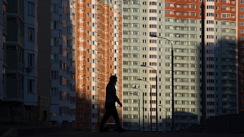 В правительстве не поддержали льготную ипотеку для семей с ребенком до 18 лет Министерство финансов РФ выступило против инициативы по расширению льготной семейной ипотеки на семьи с одним ребенком в возрасте до 18 лет, заявил глава ведомства Антон Силуанов на брифинге для журналистов 6 мая. Ранее о том, что такая идея рассматривается, сообщает pnp.ru со ссылкой на РБК.
