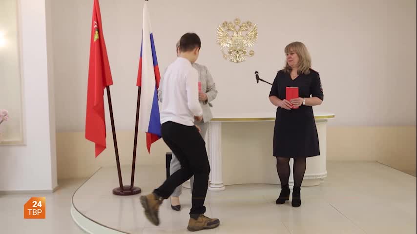 Торжественное вручение паспортов юным гражданам в Ставрополе и Кузбассе