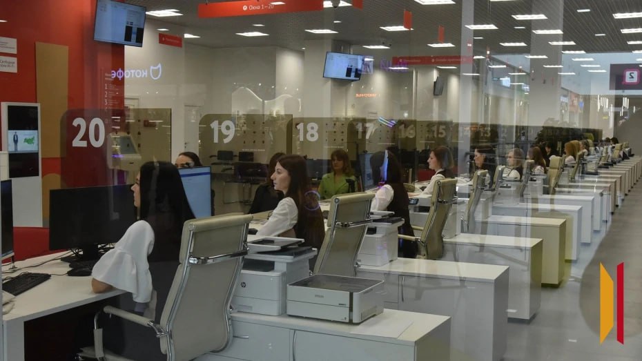 МФЦ Воронежской области признан лучшим в России в двух номинациях Министерство экономического развития России подвело итоги ежегодного Всероссийского конкурса Лучший многофункциональный центр России по итогам 2024 года За звание лучших боролись 186 заявок из 77 регионов страны и воронежская команда вновь доказала свой высокий профессиональный уровень Наш регион завоевал победу сразу в двух престижных номинациях Лучшая региональная сеть МФЦ в категории Крупная региональная сеть МФЦ Лучший специалист МФЦ в двух подкатегориях Лучший универсальный специалист МФЦ и Лучший наставник МФЦ Подписывайтесь на канал РИА Воронеж в Max