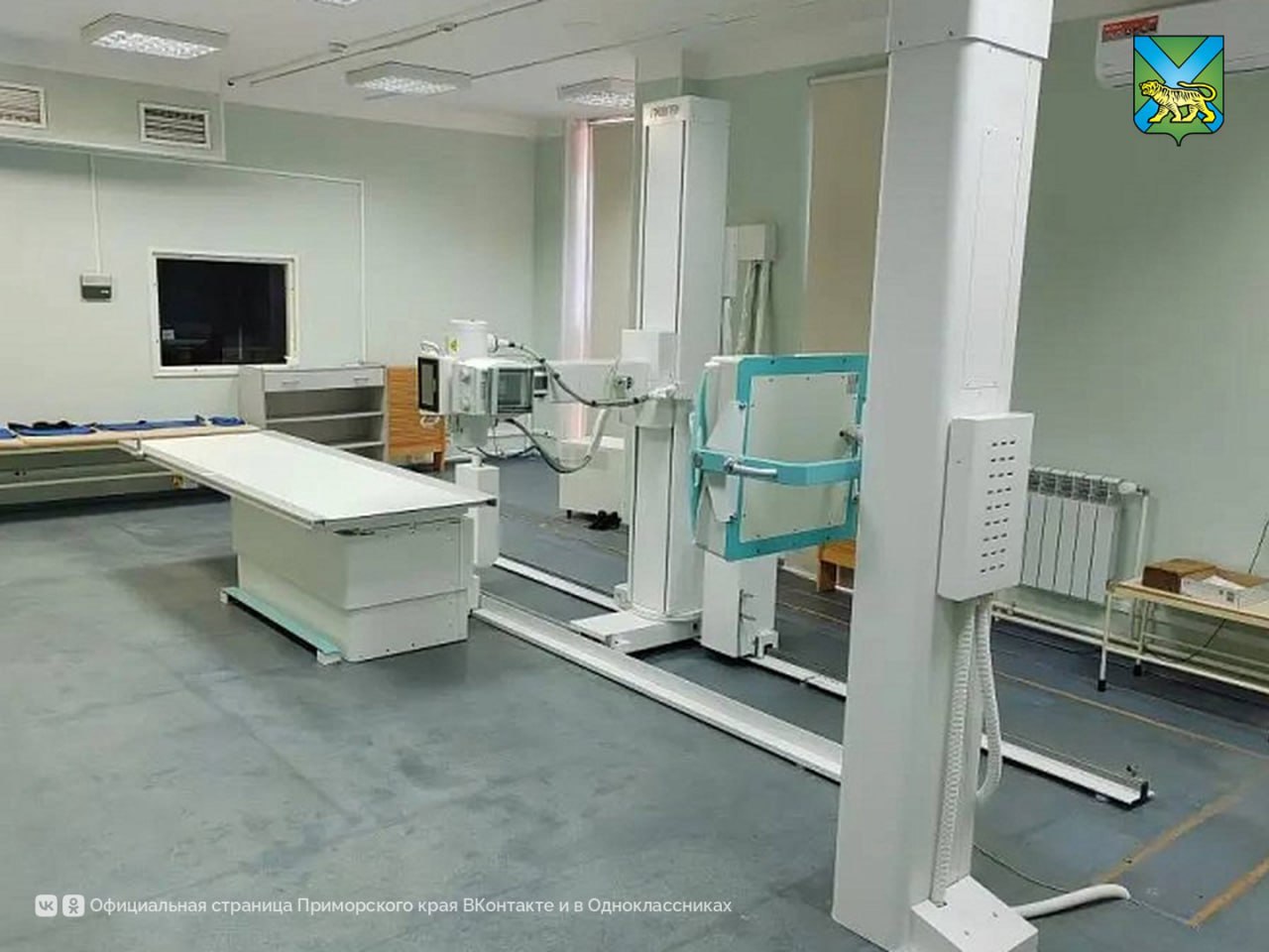 Новый рентген аппарат установили во Владивостокской детской поликлинике 3 Новое оборудование расширит возможности и позволит выполнять полный спектр исследований с применением современных цифровых технологий в условиях низкой лучевой нагрузки Врачи будут видеть цифровое изображение на мониторе  пациент может получить запись на цифровой носитель  храниться такой снимок будет в электронном архиве Аппарат отечественного производства был закуплен по программе модернизации первичного звена нацпроекта Продолжительная и активная жизнь   Читайте новости первыми в нашем канале в Max
